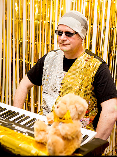 Henry Bragg Bingo keyboard Player