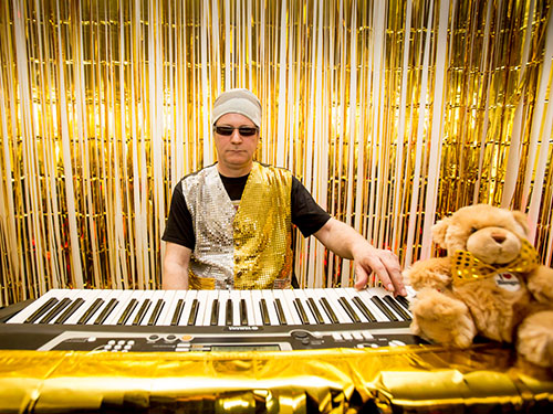 Henry Bragg Bingo gold booth